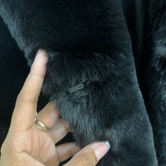 VICTORIAS SECRET BLACK
Faux Fur Coat Jacket-Small - Picture 5 of 6